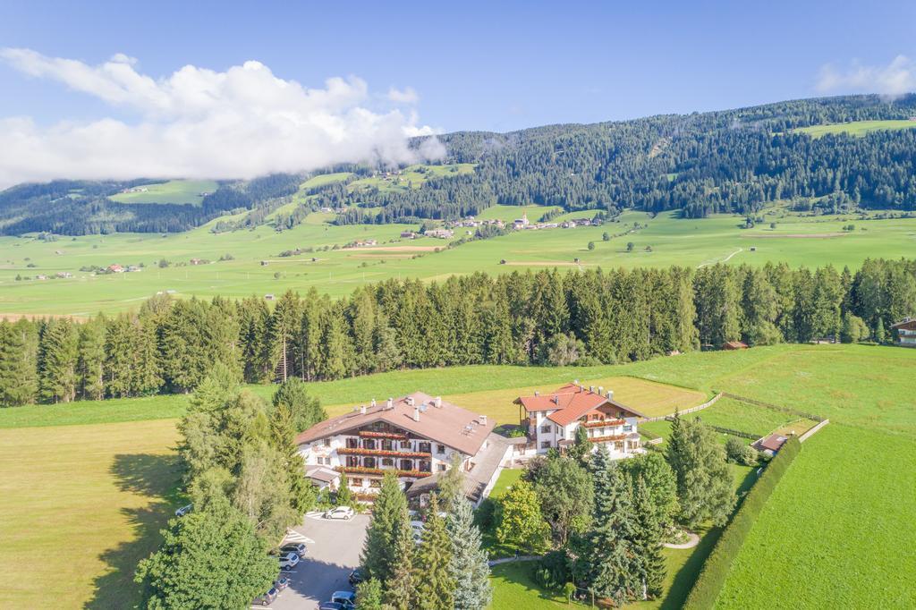 Apartments Hubertushof Dobbiaco Esterno foto
